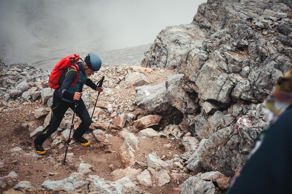 Louez au bord du lac : les atouts d'une location de vacances face à l'hôtel. découvrez pourquoi c'est le meilleur choix !